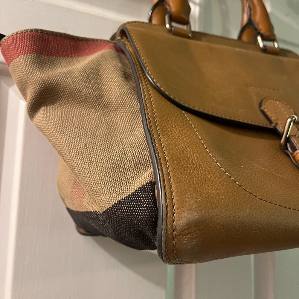 Burberry Brown Leather Satchel with Classic Design - Picture 3 of 9